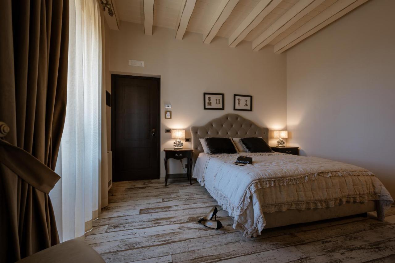 Donna Carolina Luxury Rooms Cefalu Exterior photo