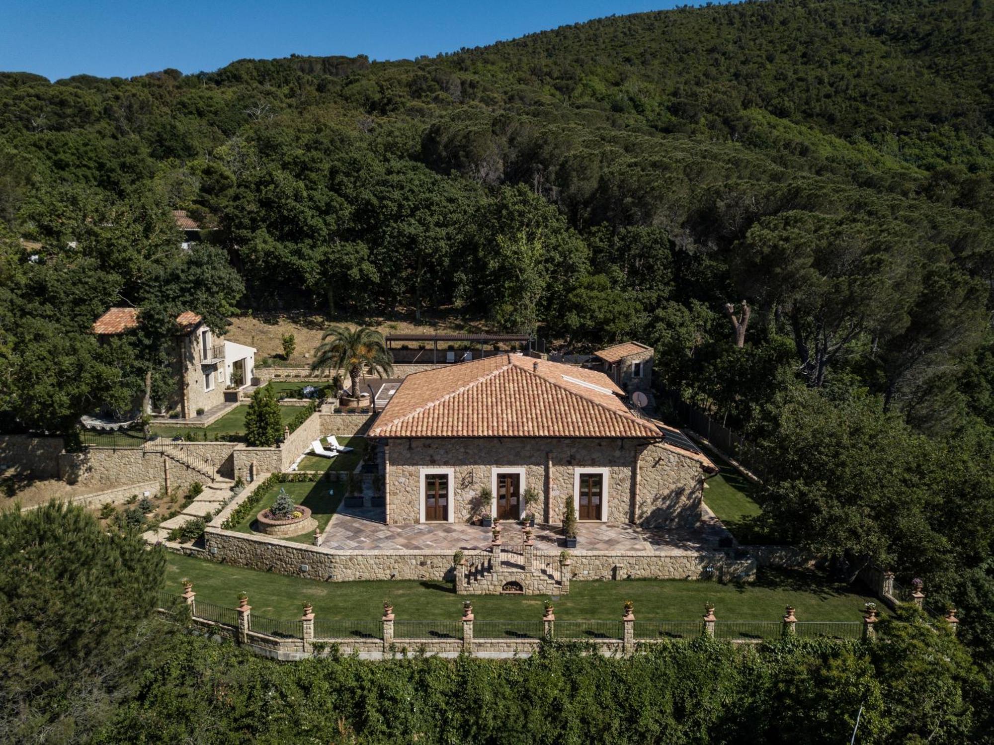 Donna Carolina Luxury Rooms Cefalu Exterior photo